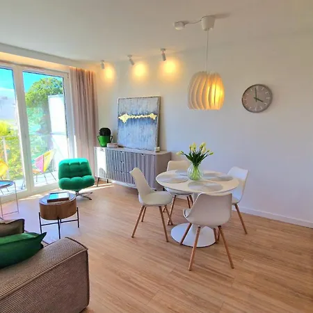 White Glove Abstrakcja Parking Free 2 Apartman *